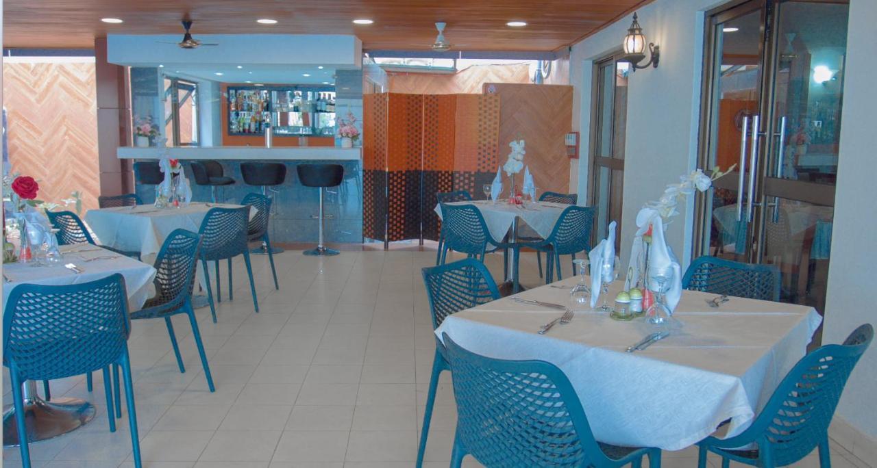 Hotel La Rose Blanche Abidjan Exterior foto