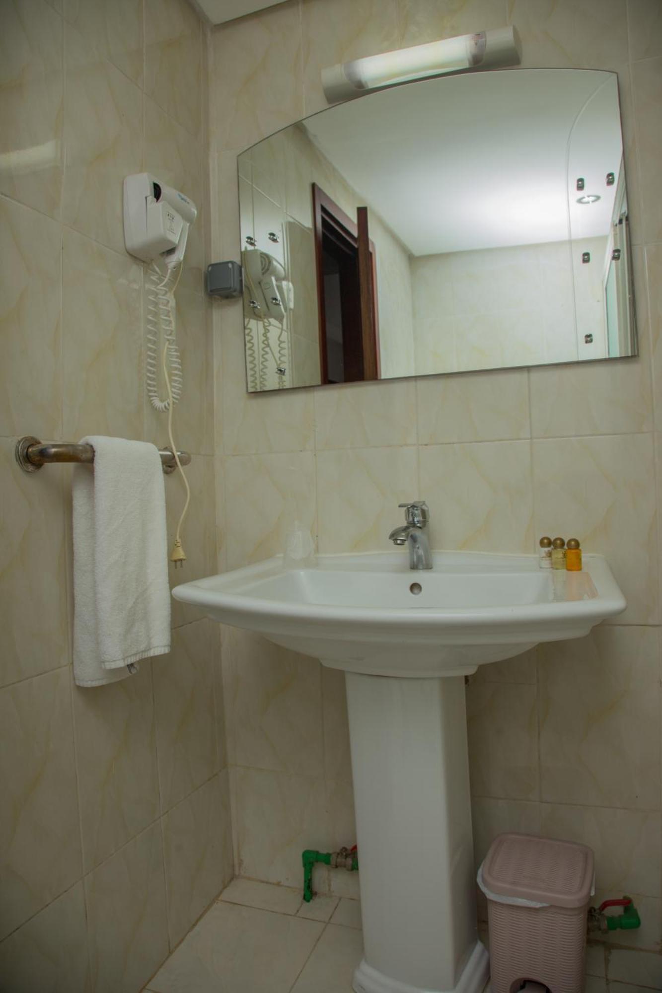 Hotel La Rose Blanche Abidjan Exterior foto