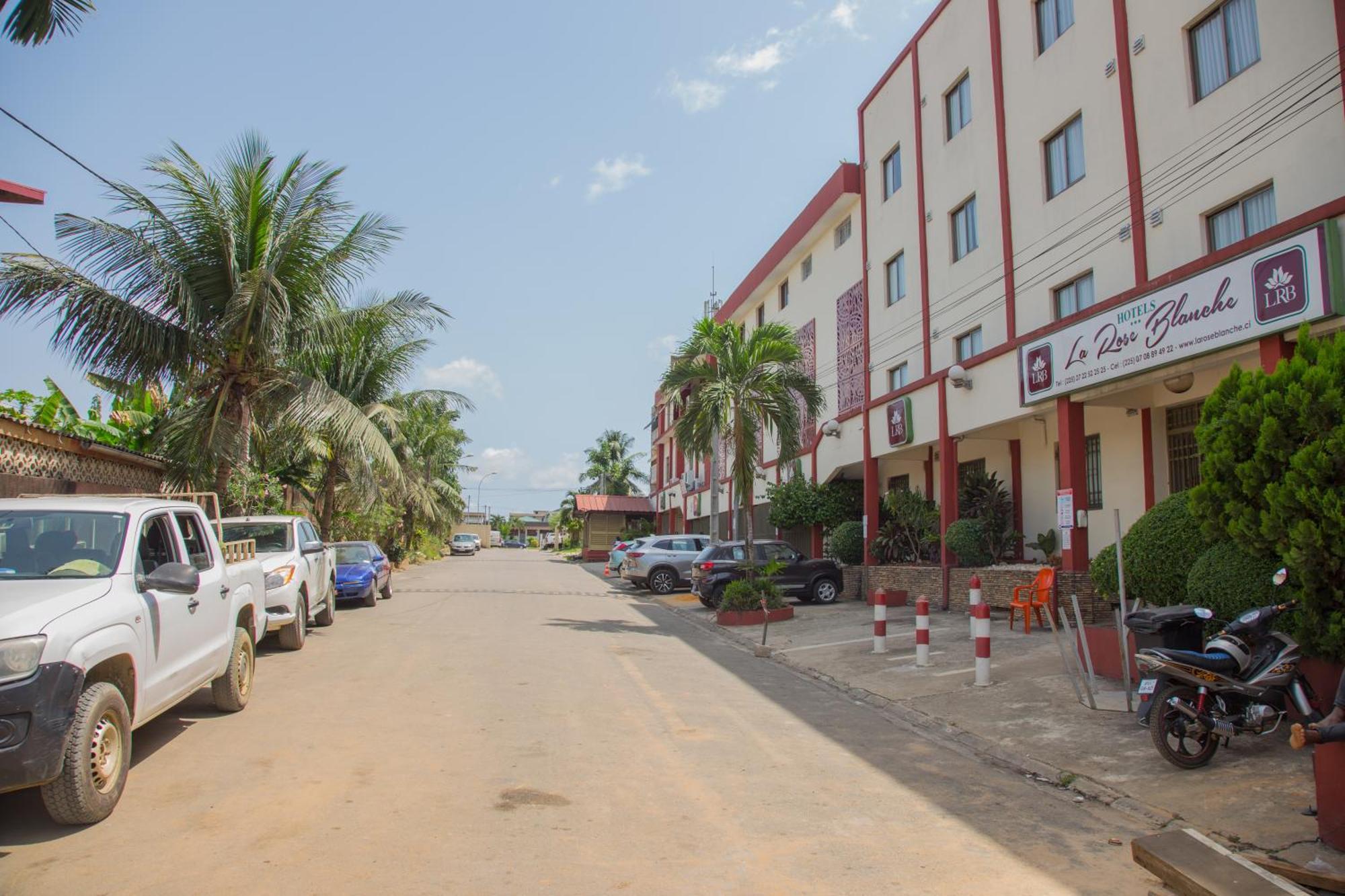 Hotel La Rose Blanche Abidjan Exterior foto